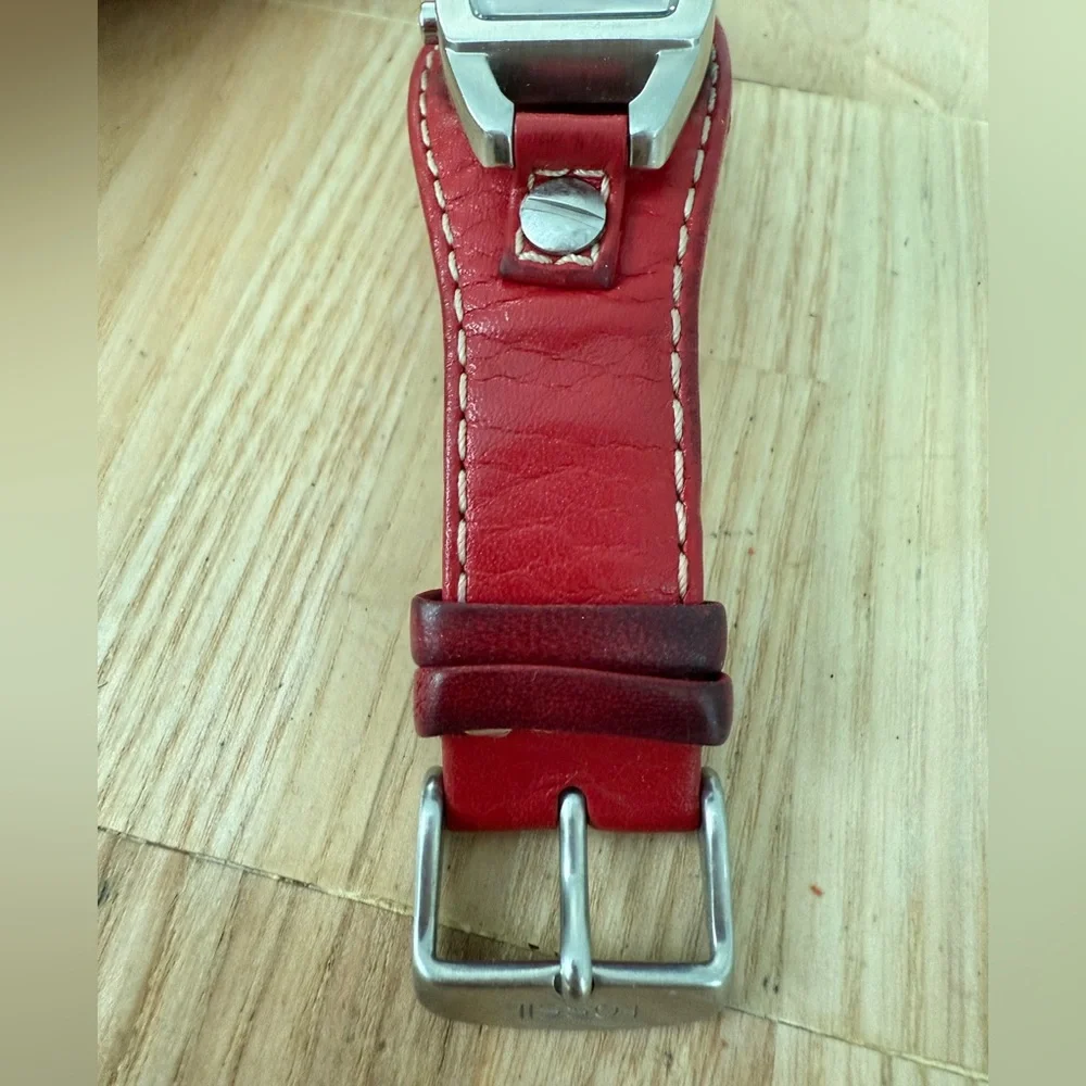 Fossil ladies silver tone barrel shaped red leather watch NEW BATTERY